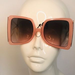 Oversized women sunglass. New with tags!